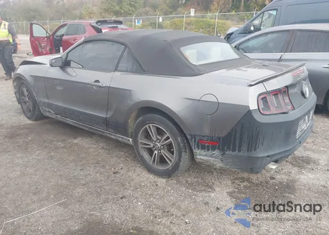 2013 Ford Mustang V6 Premium z USA, uszkodzony, nr VIN 1ZVBP8EM8D5213914